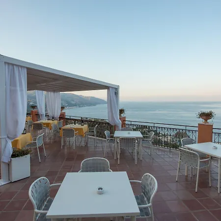 فندق Grand Miramare تاورمينا